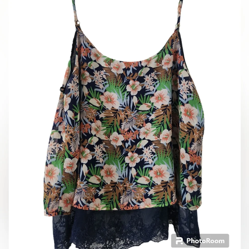 Spring Top 🌺 - Picture 3 of 6